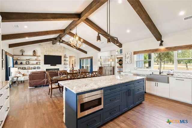 338 Morning Dew Drive, Round Mountain, TX 78663