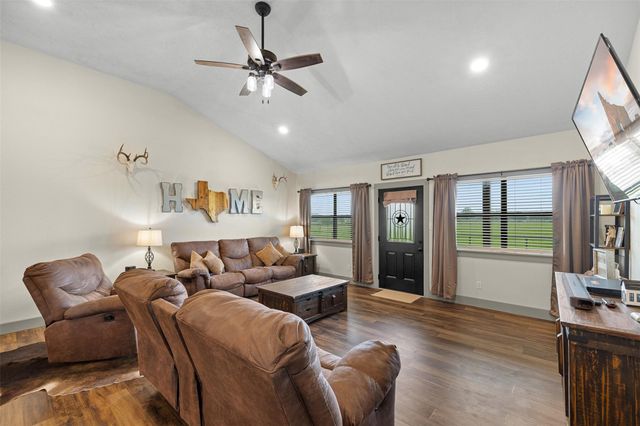 493 Hodde Road, Carmine, TX 78932