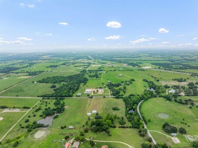 493 Hodde Road, Carmine, TX 78932