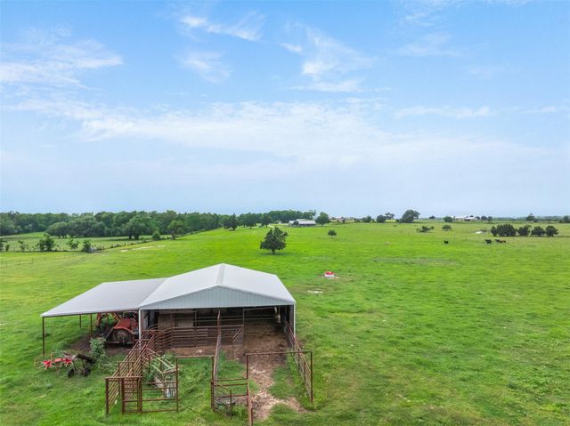 493 Hodde Road, Carmine, TX 78932