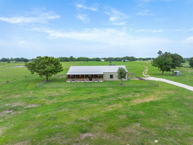 493 Hodde Road, Carmine, TX 78932