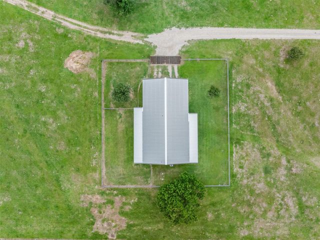 493 Hodde Road, Carmine, TX 78932