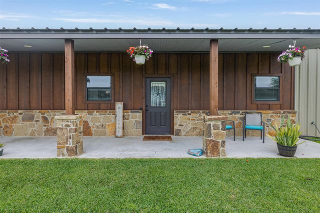 493 Hodde Road, Carmine, TX 78932
