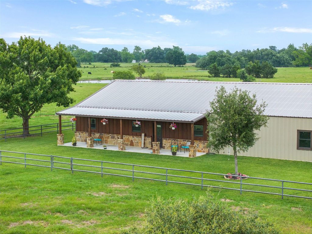 493 Hodde Road, Carmine, TX 78932
