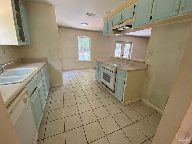 1820 Garcon Point Rd, Milton, FL 32583