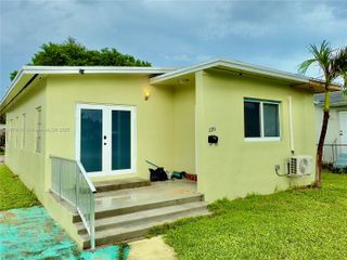 1195 NW 48th St, Miami, FL 33127