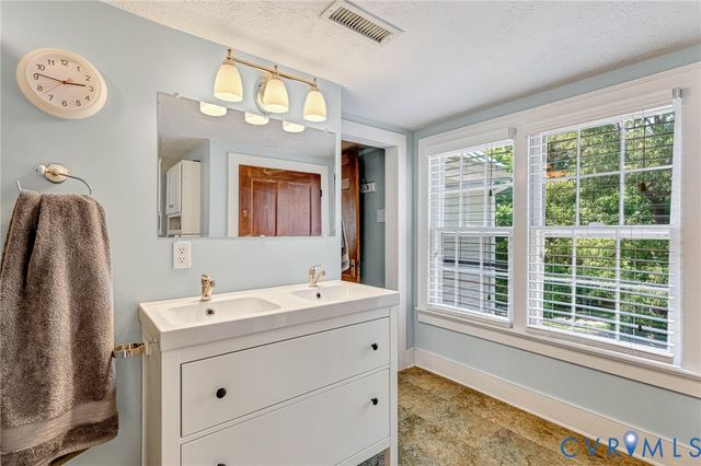 8450 Cheraw Rd, Mechanicsville, VA 23116