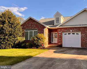 305 BROOKLINE DR, Charles Town, WV 25414