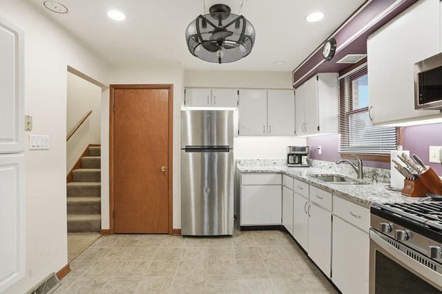 1455 Mississippi Place, Hobart, IN 46342