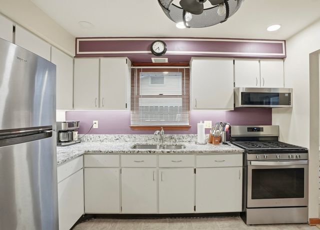 1455 Mississippi Place, Hobart, IN 46342