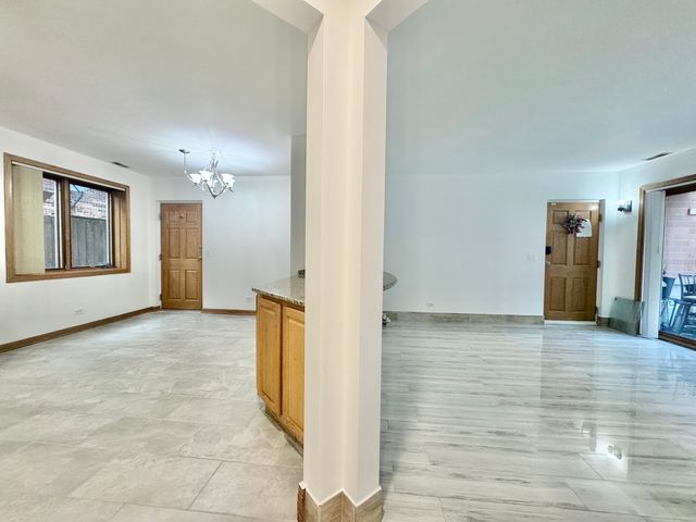 5965 N NORTHWEST Highway 101, Chicago, IL 60631