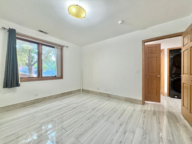5965 N NORTHWEST Highway 101, Chicago, IL 60631