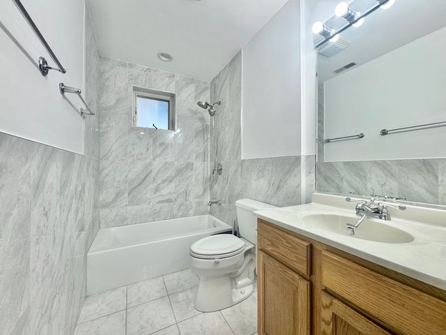 5965 N NORTHWEST Highway 101, Chicago, IL 60631