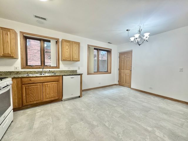 5965 N NORTHWEST Highway 101, Chicago, IL 60631