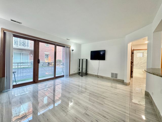 5965 N NORTHWEST Highway 101, Chicago, IL 60631