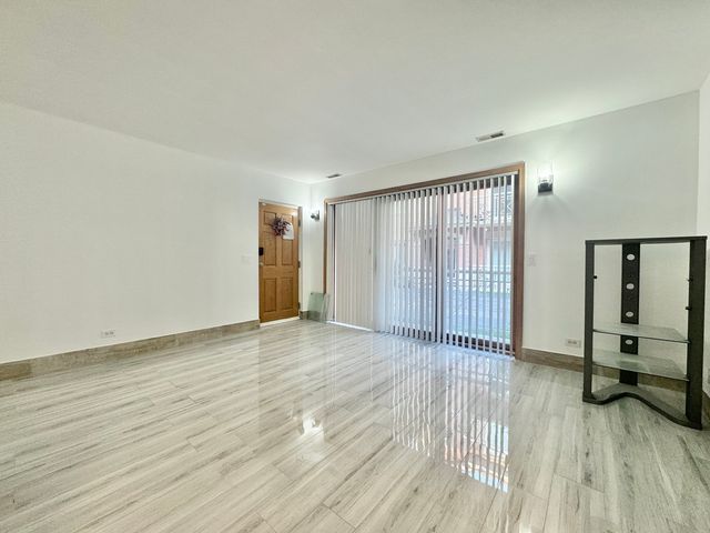 5965 N NORTHWEST Highway 101, Chicago, IL 60631