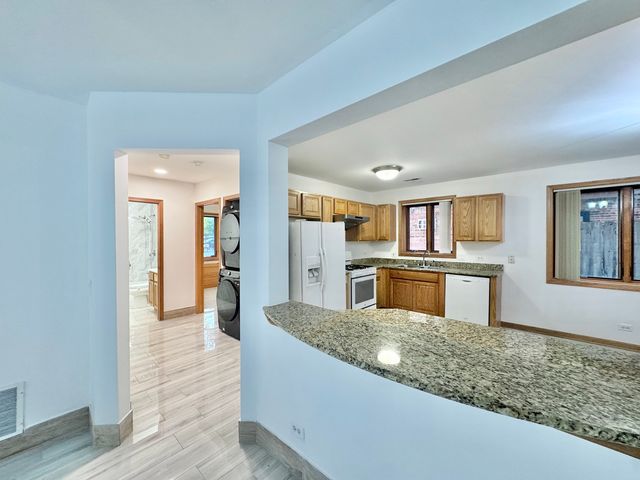 5965 N NORTHWEST Highway 101, Chicago, IL 60631