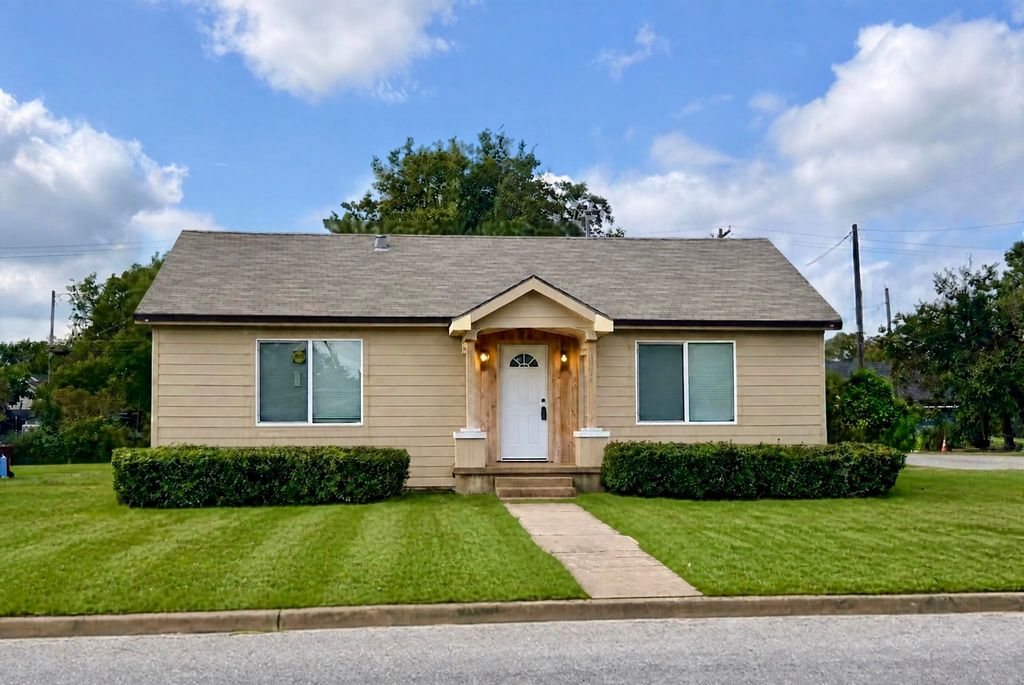 1120 N Ross Avenue, Sherman, TX 75090