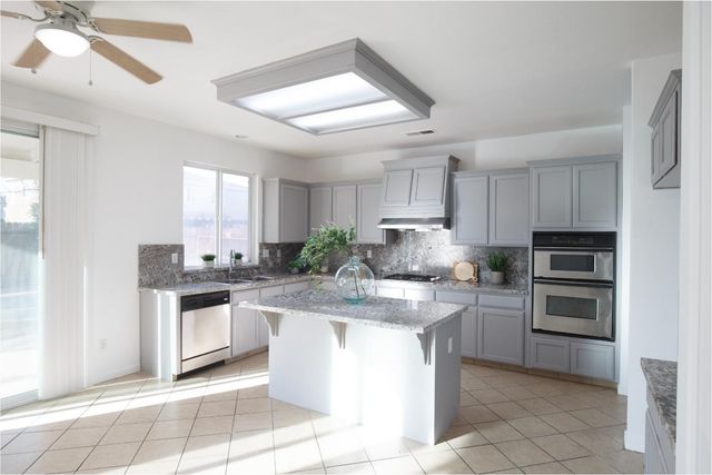 2668 Scott Avenue, Clovis, CA 93611