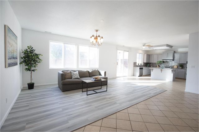 2668 Scott Avenue, Clovis, CA 93611