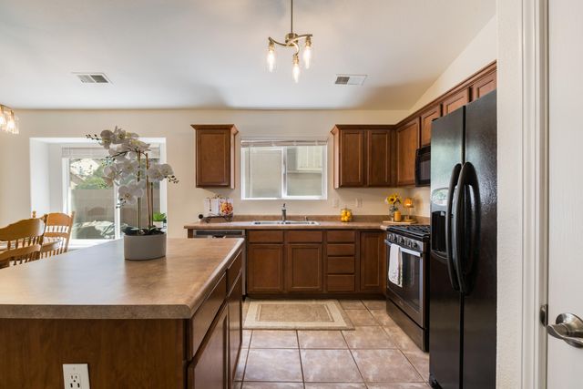 3250 Tin Cup Road NE, Rio Rancho, NM 87144