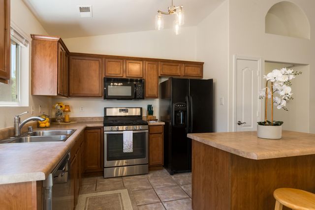 3250 Tin Cup Road NE, Rio Rancho, NM 87144
