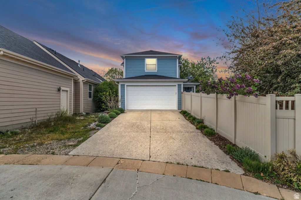 Image 2 of property listing at 4481 W PALE MOON LN, South Jordan, UT 84009