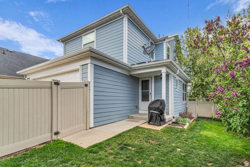 Image 5 of property listing at 4481 W PALE MOON LN, South Jordan, UT 84009