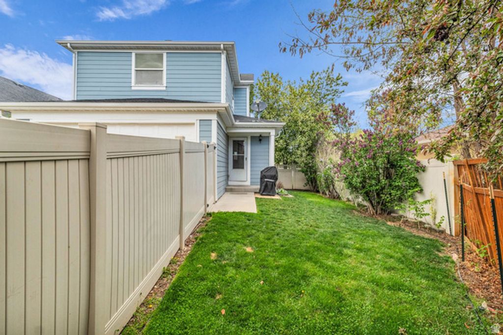 Image 6 of property listing at 4481 W PALE MOON LN, South Jordan, UT 84009