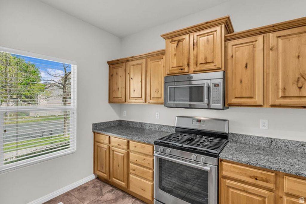 Image 8 of property listing at 4481 W PALE MOON LN, South Jordan, UT 84009