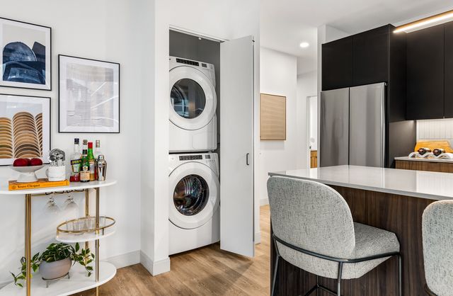 218 E Grand Avenue 813, Chicago, IL 60611