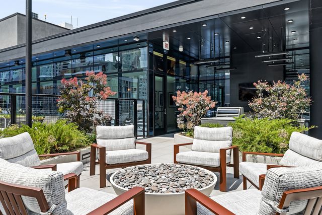 218 E Grand Avenue 813, Chicago, IL 60611