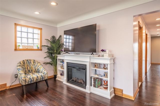 22501 Maple Street, St. Clair Shores, MI 48081