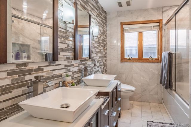 22501 Maple Street, St. Clair Shores, MI 48081