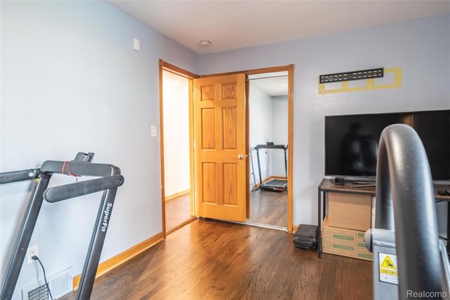 22501 Maple Street, St. Clair Shores, MI 48081