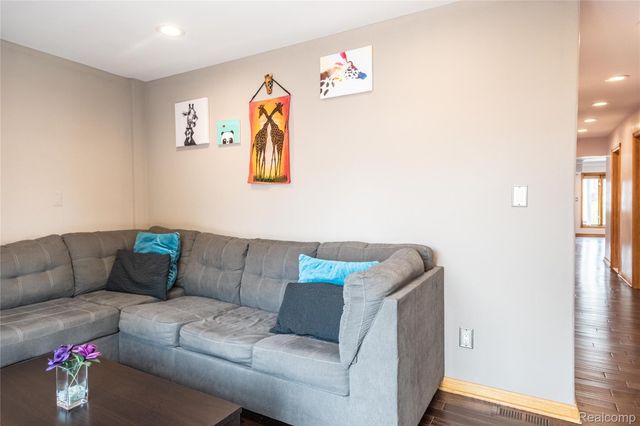 22501 Maple Street, St. Clair Shores, MI 48081