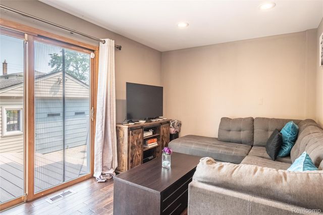 22501 Maple Street, St. Clair Shores, MI 48081