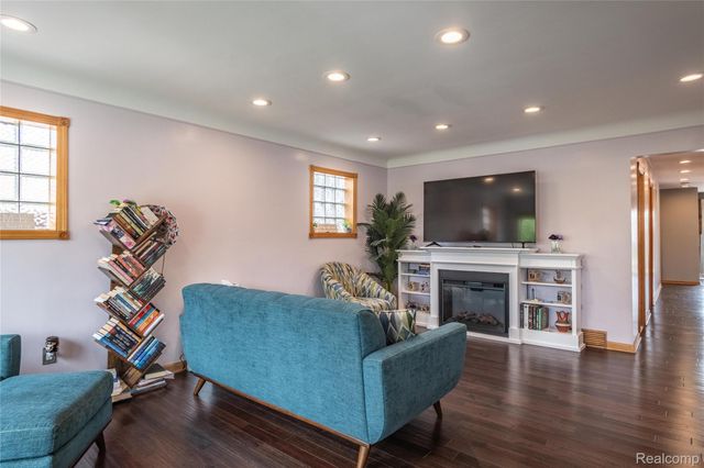 22501 Maple Street, St. Clair Shores, MI 48081