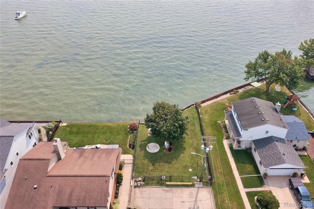 22501 Maple Street, St. Clair Shores, MI 48081