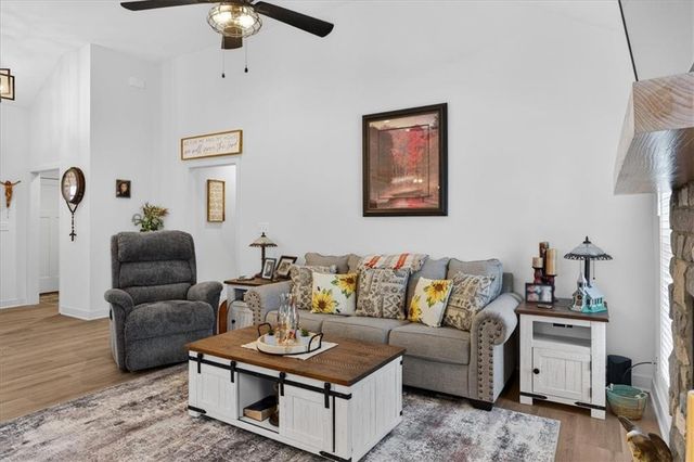 2080 Riverstone Drive, Excelsior Springs, MO 64024