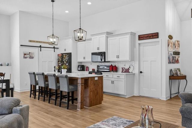 2080 Riverstone Drive, Excelsior Springs, MO 64024