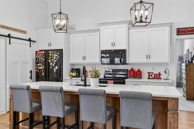 2080 Riverstone Drive, Excelsior Springs, MO 64024