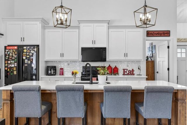 2080 Riverstone Drive, Excelsior Springs, MO 64024