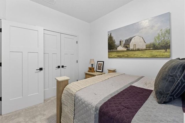 2080 Riverstone Drive, Excelsior Springs, MO 64024