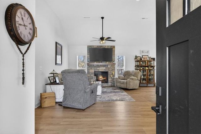 2080 Riverstone Drive, Excelsior Springs, MO 64024