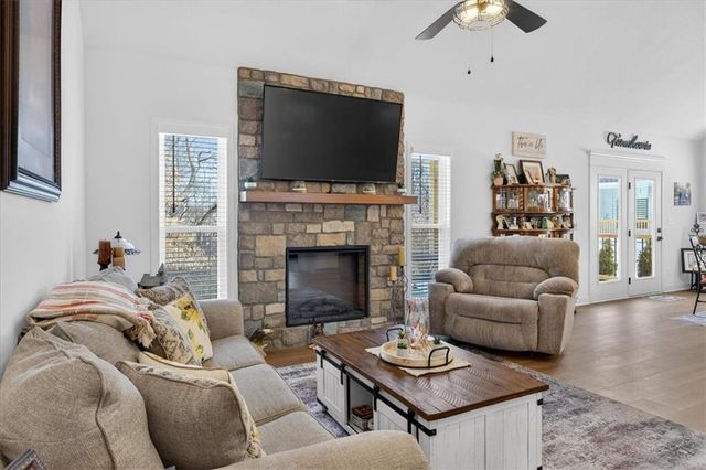 2080 Riverstone Drive, Excelsior Springs, MO 64024