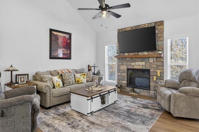 2080 Riverstone Drive, Excelsior Springs, MO 64024