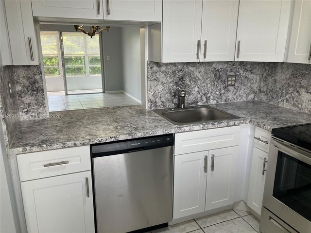 2801 NW 47th Terrace 403B, Lauderdale Lakes, FL 33313