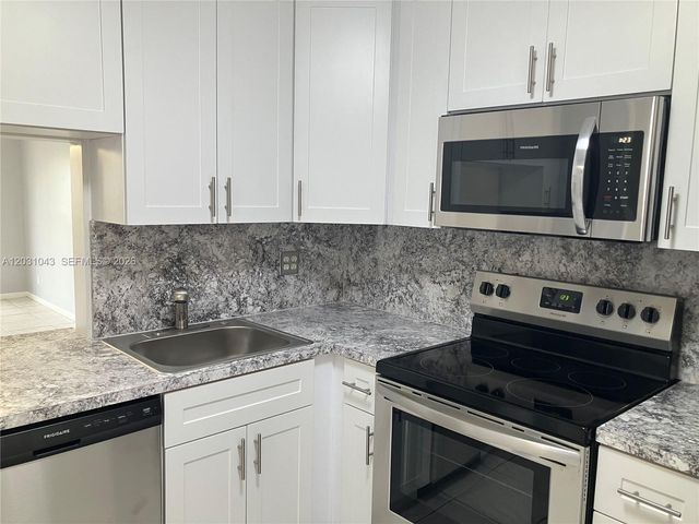 2801 NW 47th Terrace 403B, Lauderdale Lakes, FL 33313