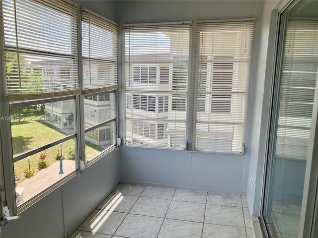 2801 NW 47th Terrace 403B, Lauderdale Lakes, FL 33313